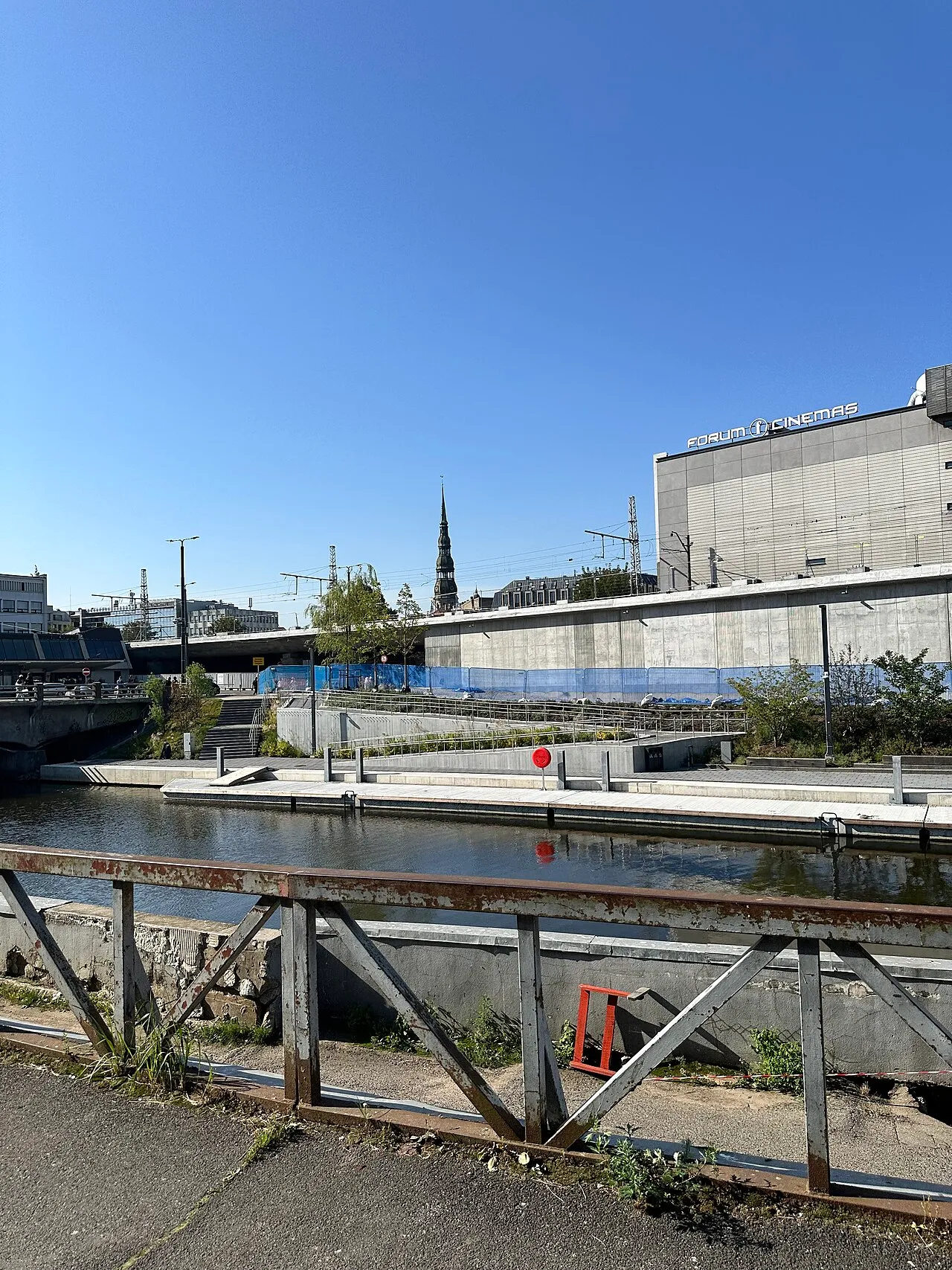 Aanleg van de Rail Baltica-spoorlijn in Riga, Letland, september 2024