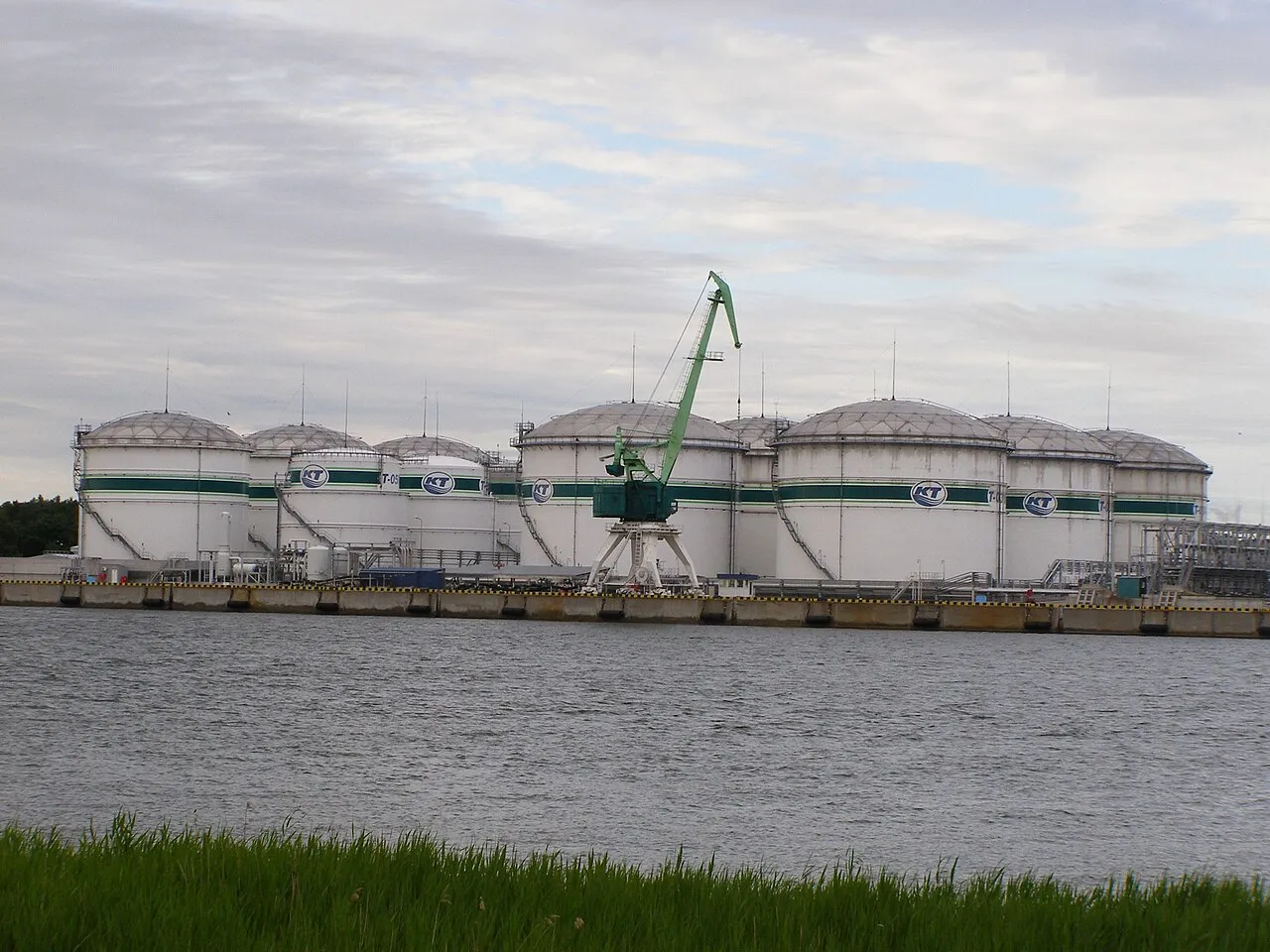 De haven van Klaipeda in Litouwen, de haven waar de doorvoer van Wit-Russisch kalimest om draait.