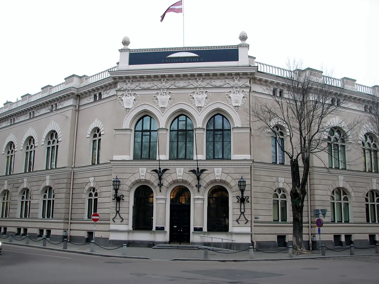 Het hoofdkantoor van de Letse centrale bank (Latvijas Banka) in Riga