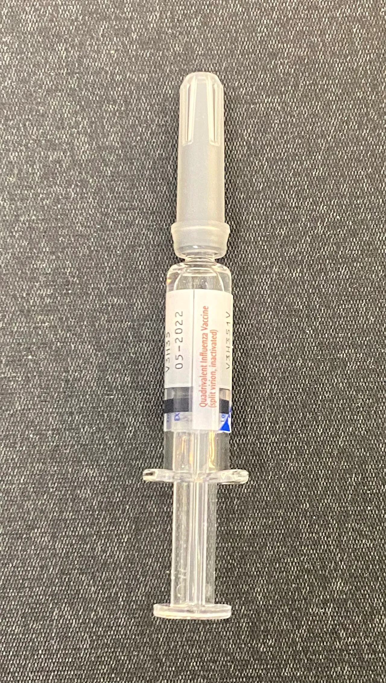 Een voorgevulde spuit met het vierwaardige griepvaccin.