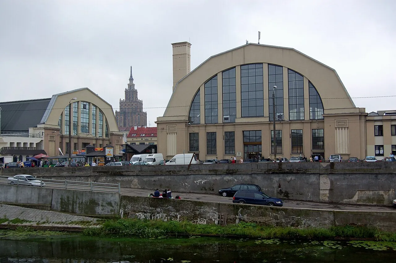 Buitenaanzicht van de marktpaviljoens van de Rīgas Centrāltirgus in Riga