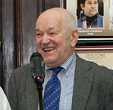 Ēvalds Grabovskis in 2012 bij de opening van een tentoonstelling over 80 jaar Letse hockey in de Saeima.