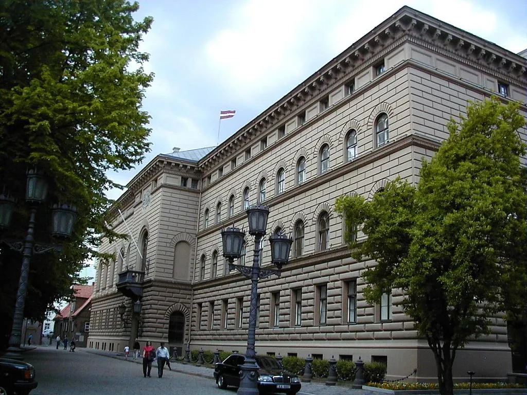 Het Saeima-gebouw, het parlement van Letland, in Riga